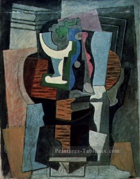 Compotier et bouteille sur une table 1920 cubisme Pablo Picasso Peinture à l'huile
